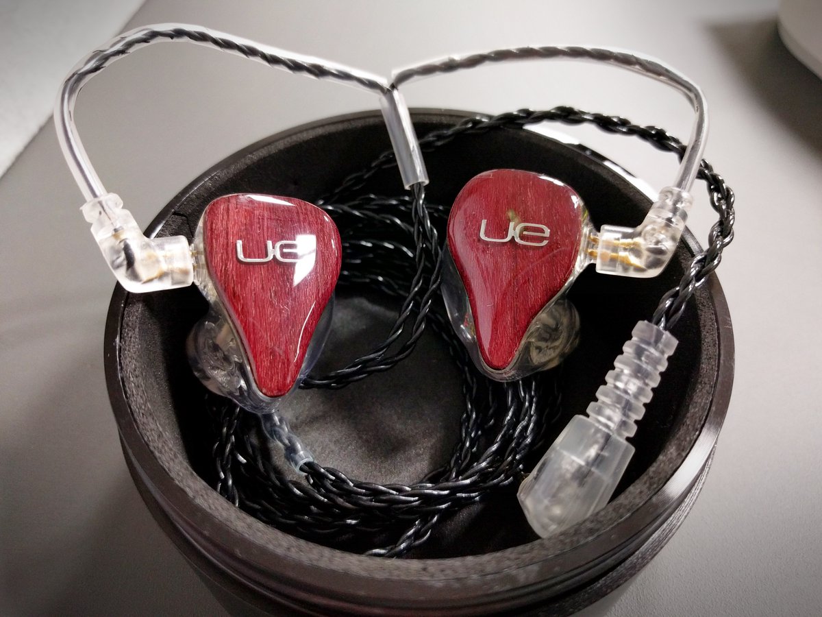 Eイヤ梅田est店 今週のカスタムiem完成品 4 イヤモニ イヤホン ヘッドホン専門店eイヤホンのブログ