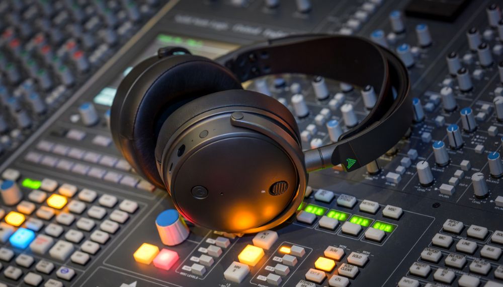 AUDEZEから最新90mm平面磁界ドライバーを搭載した『MAXWELLGAMING HP