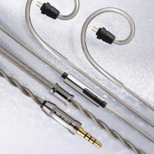 sm100のケーブル詳細の画像
上から2pin端子
マイク
ジャックが並ぶ