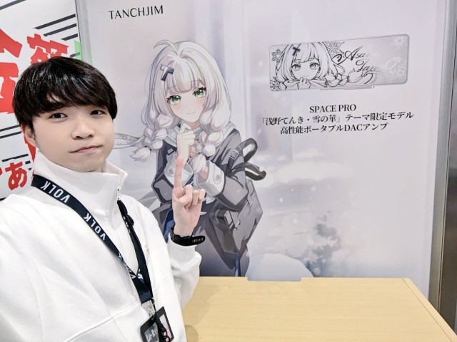 e☆イヤホン秋葉原店、1階のエレベータースペースにある装飾です(2026年3/25撮影)